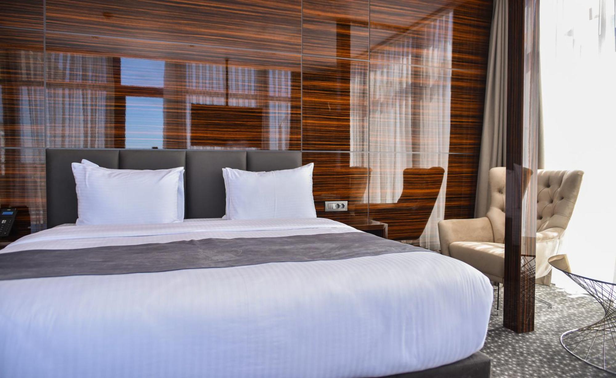 Hotel Monarch Batumi Exterior photo